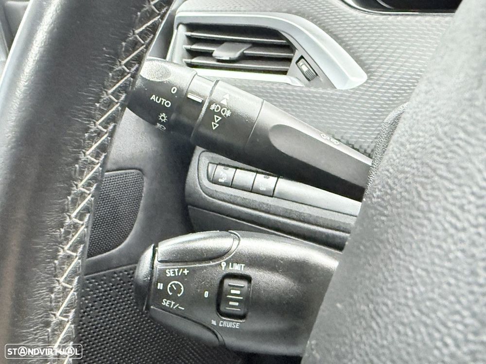 Peugeot 208 1.2 PureTech Allure - 23