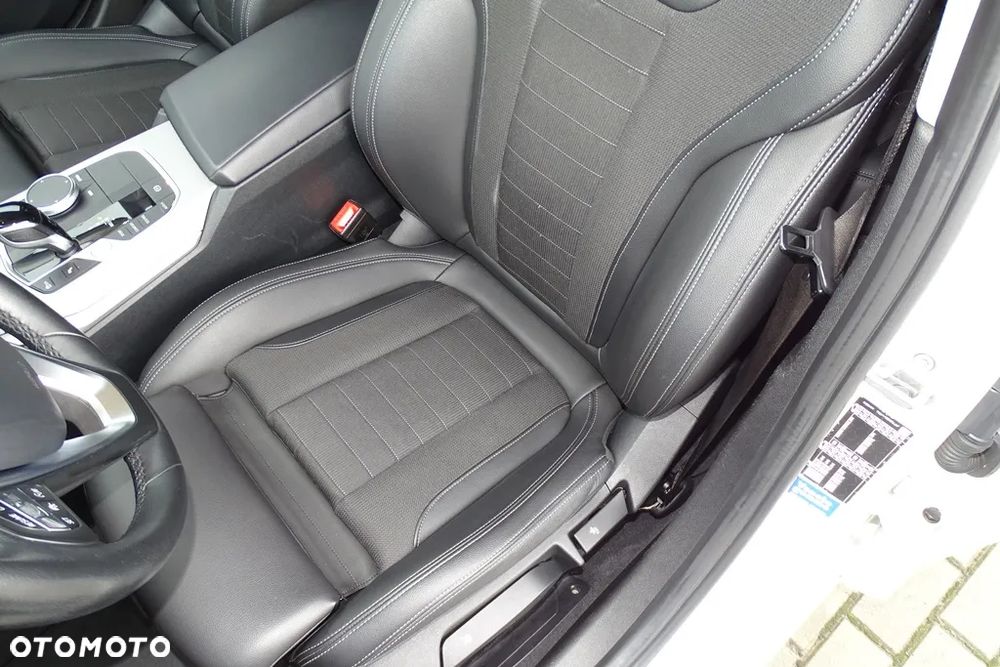 BMW Seria 3 318d Edition Luxury Line Purity - 21