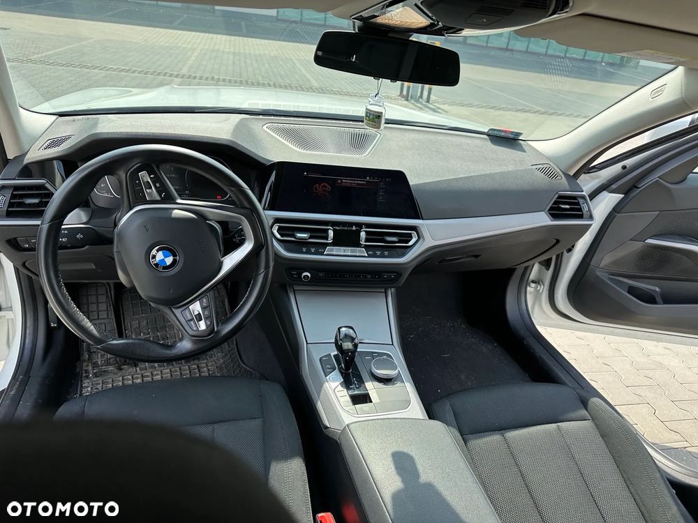 BMW Seria 3 318i Advantage - 12
