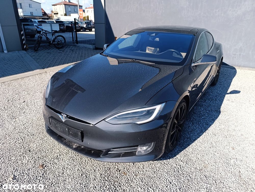 Tesla Model S - 19