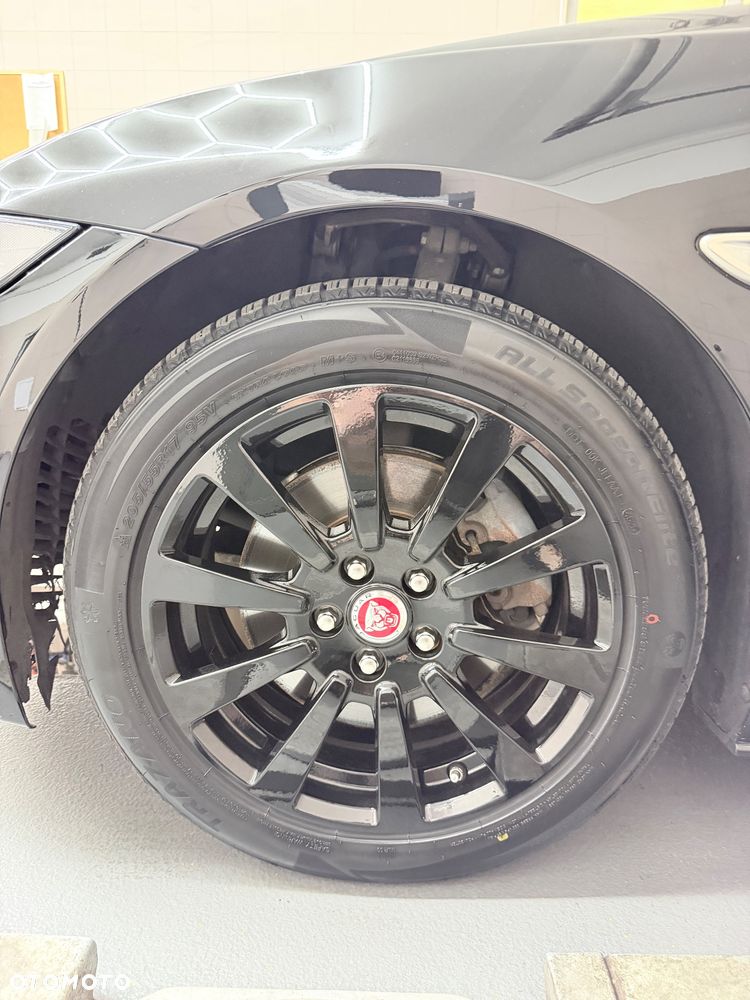 Jaguar XE 2.0 D AWD R-Sport - 26