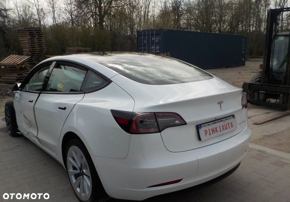 Tesla Model 3 - 10