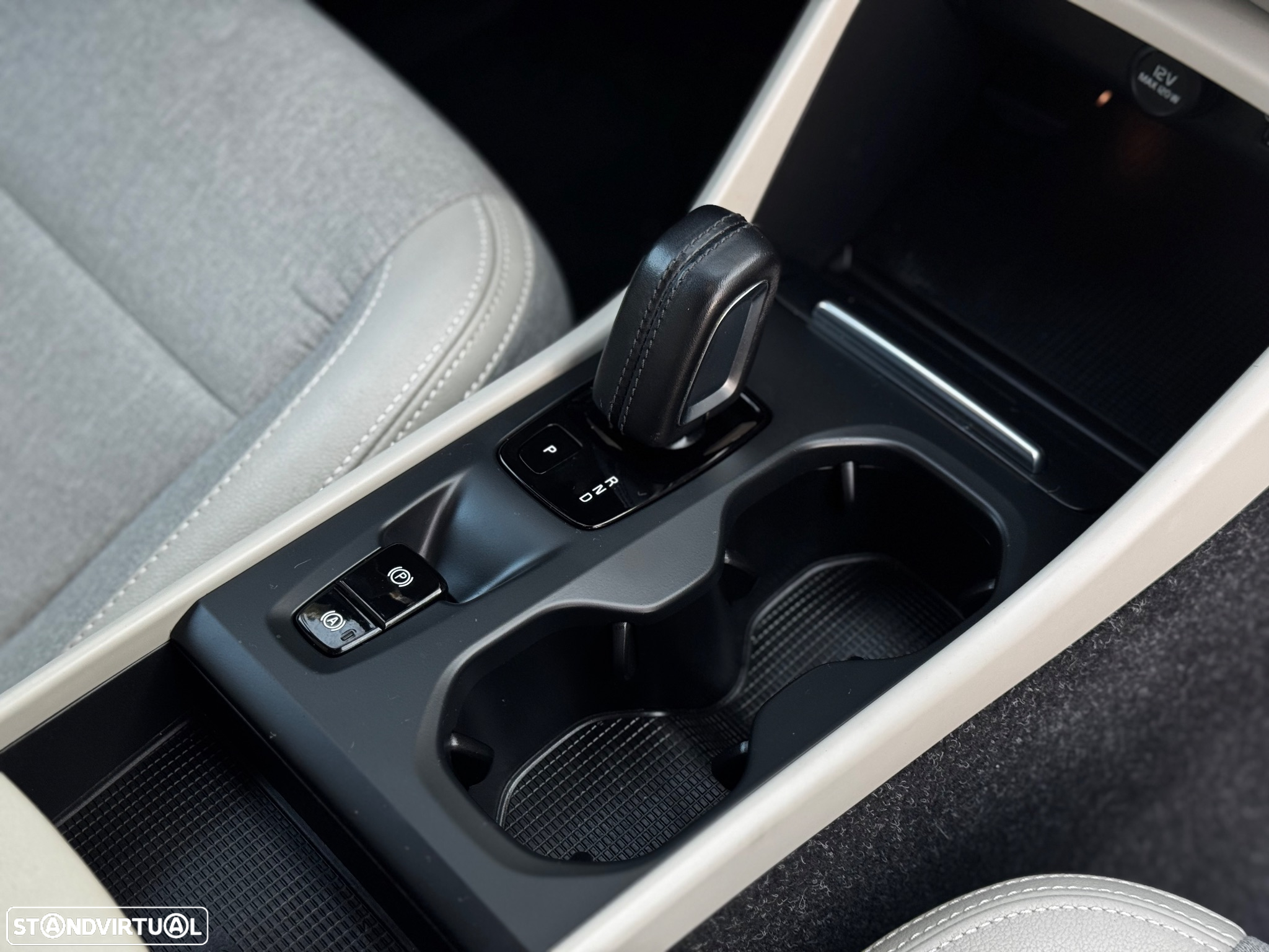 Volvo XC 40 1.5 T5 PHEV Momentum Plus - 12