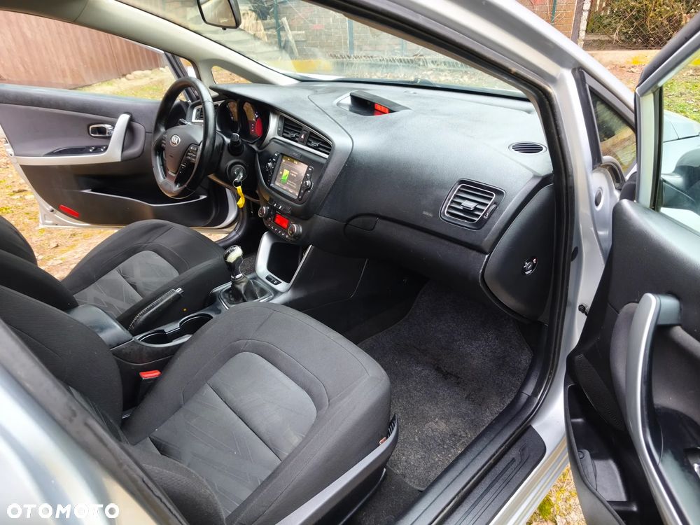 Kia Ceed 1.6 CRDi 136 ISG Dream-Team Edition - 13