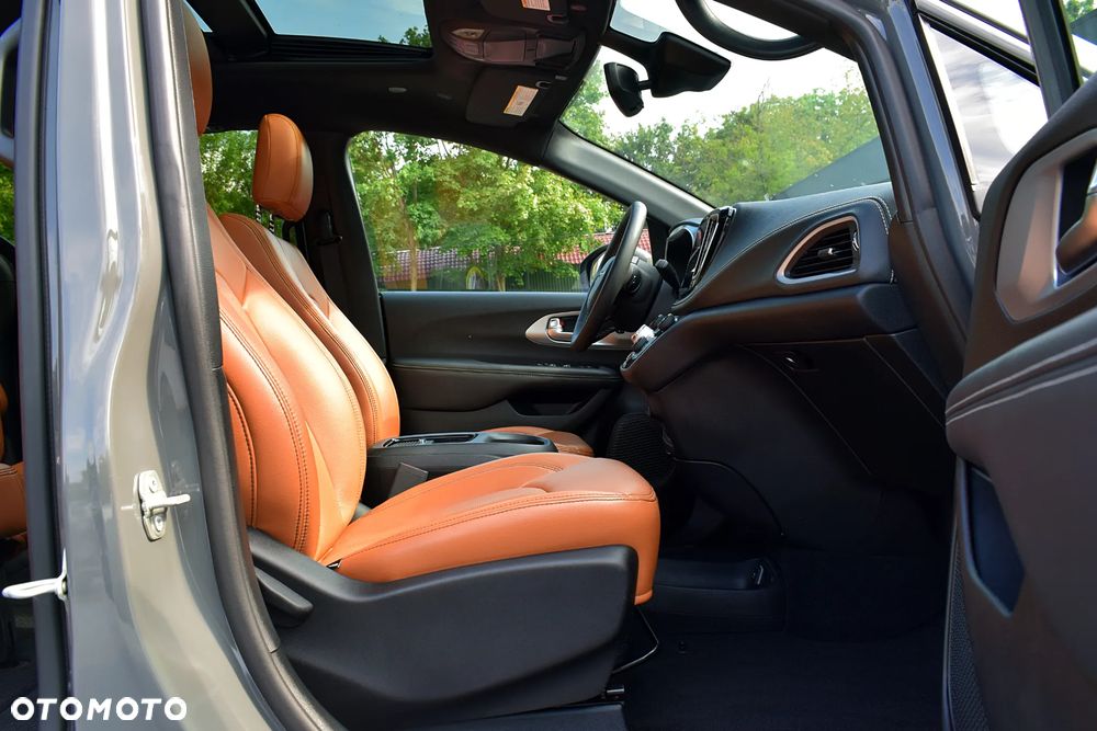 Chrysler Pacifica - 9