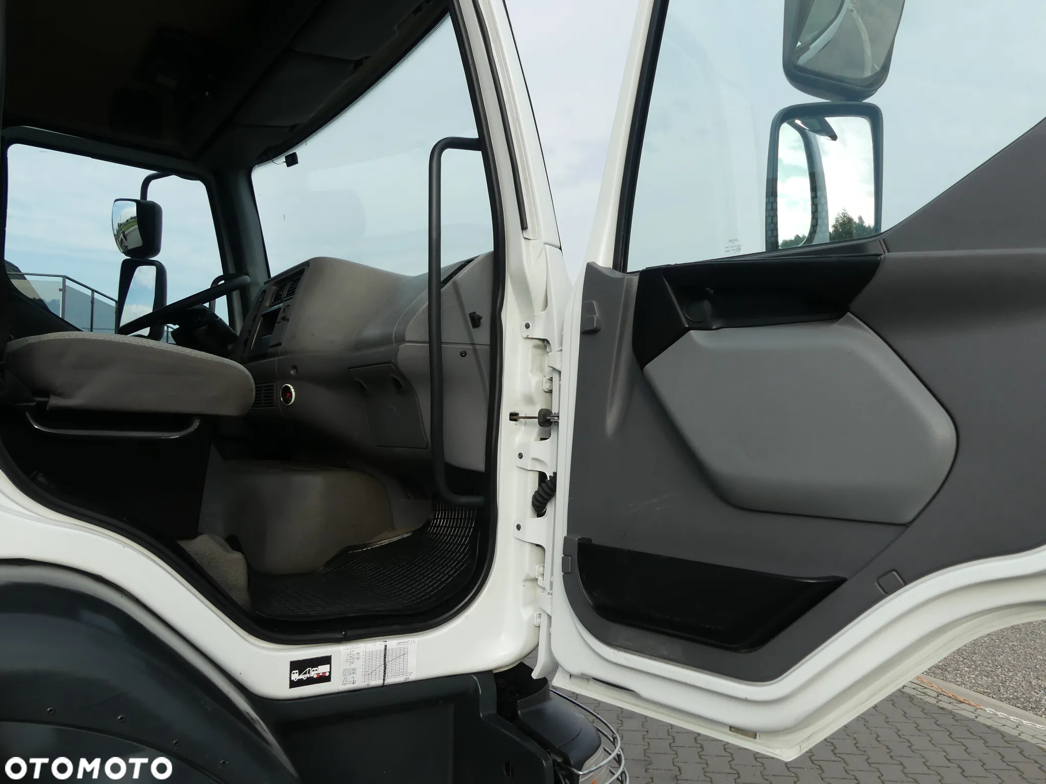 Renault MIDLUM 180  4x4 / WYWROTKA + HDS HIAB SKŁADANY W Z / - 23