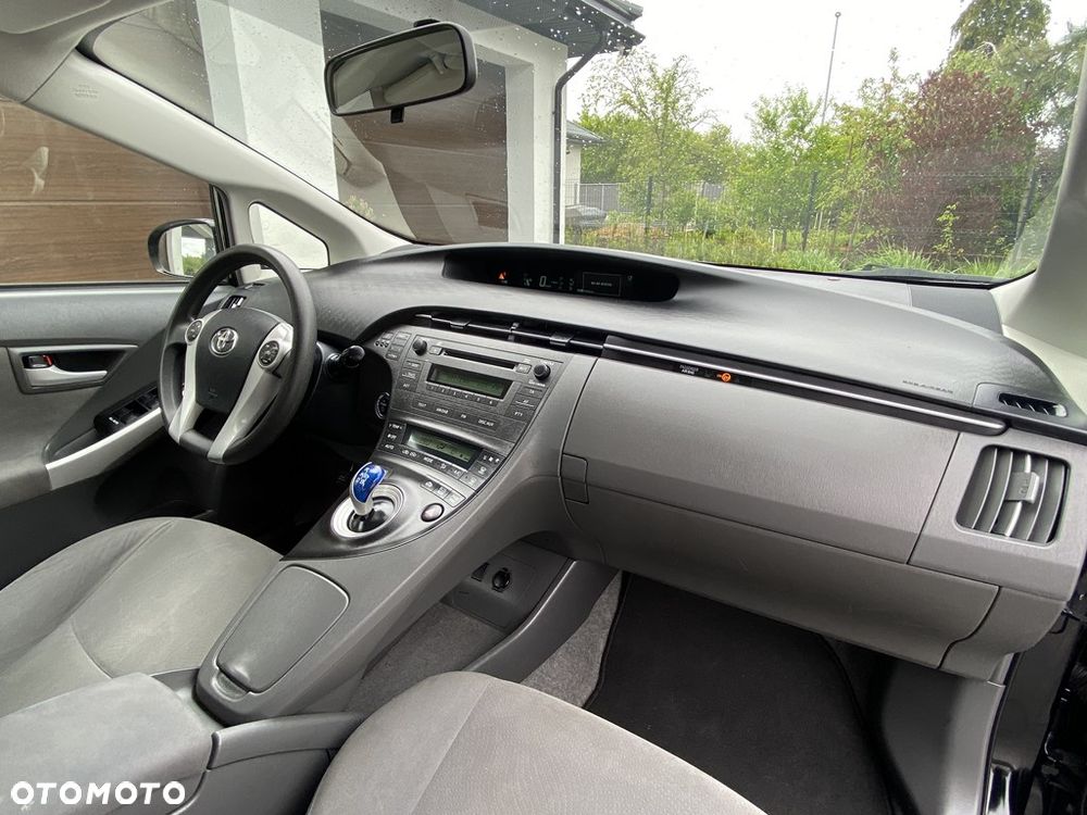 Toyota Prius (Hybrid) - 23