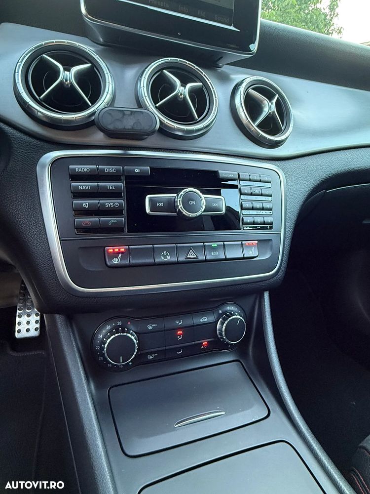 Mercedes-Benz CLA 220 CDI 7G-DCT AMG Line - 13