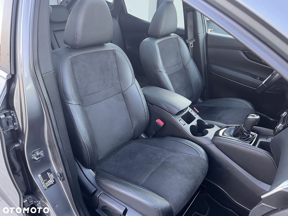 Nissan Qashqai 1.6 dCi Xtronic TEKNA+ - 23