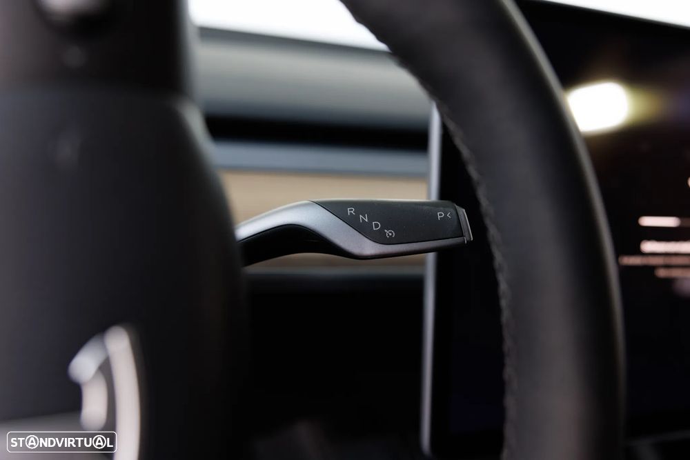 Tesla Model Y Long Range Dual Motor AWD - 26