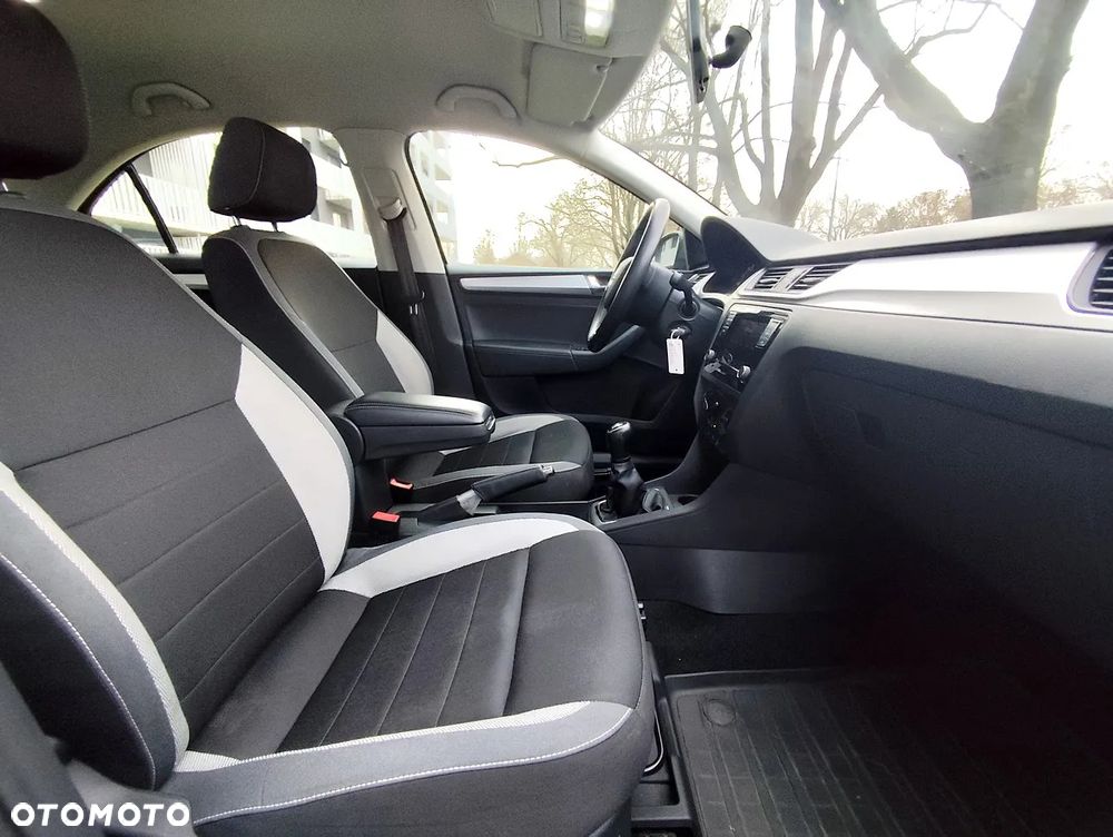 Skoda RAPID 1.0 TSI Active - 10