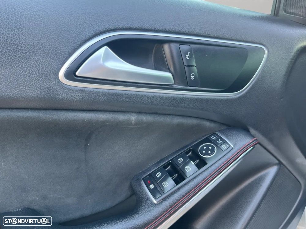 Mercedes-Benz A 45 AMG 4Matic Speedshift 7G-DCT - 12