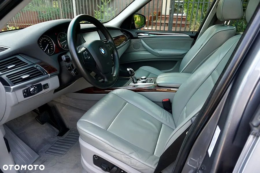 BMW X5 3.0si xDrive - 22