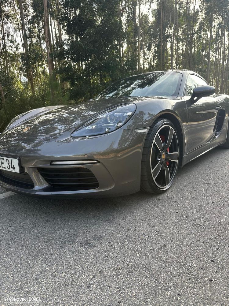 Porsche 718 Cayman - 1