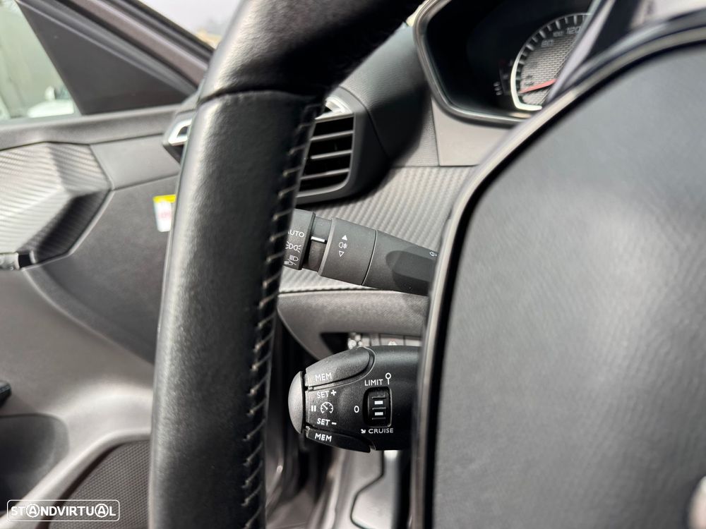 Peugeot 208 1.2 PureTech Allure Pack - 19