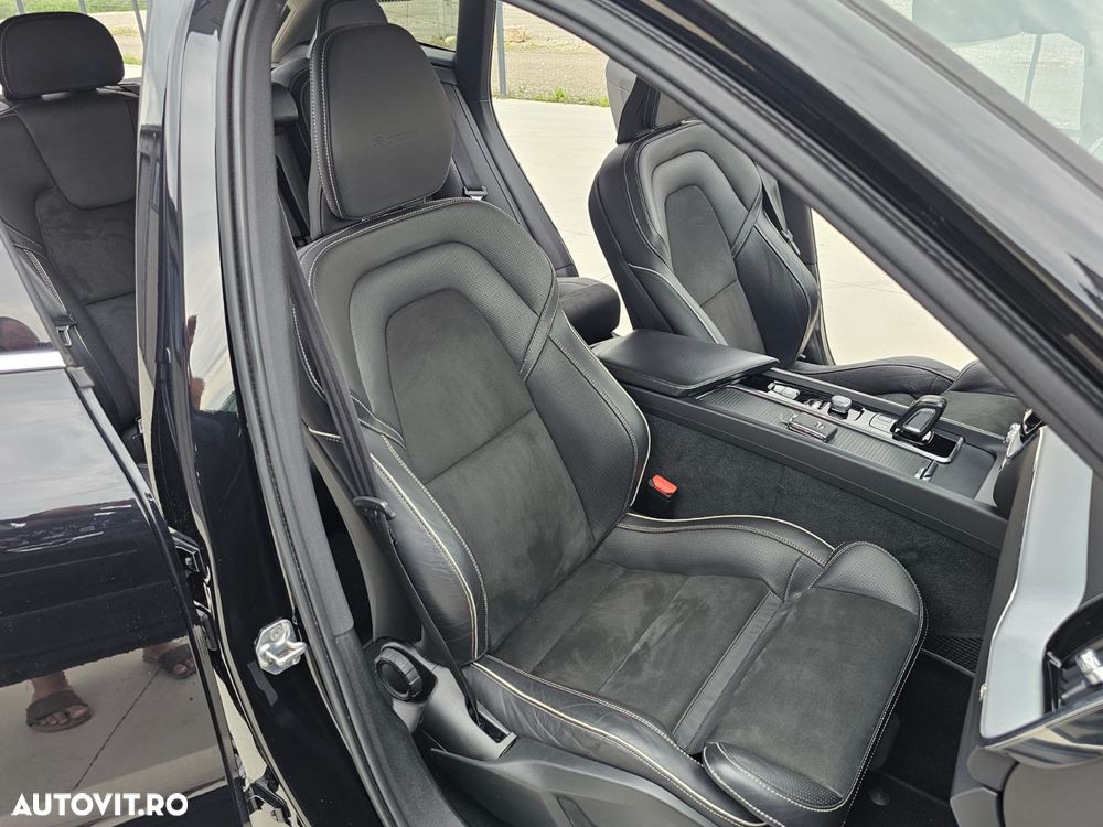 Volvo XC 60 D5 AWD Geartronic RDesign - 23