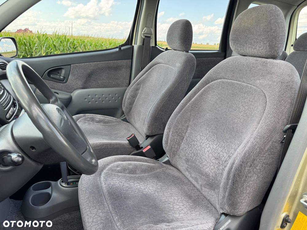 Toyota Yaris Verso 1.3 Sol - 22