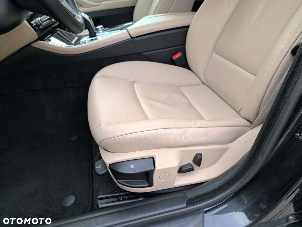 BMW Seria 5 520d xDrive - 25