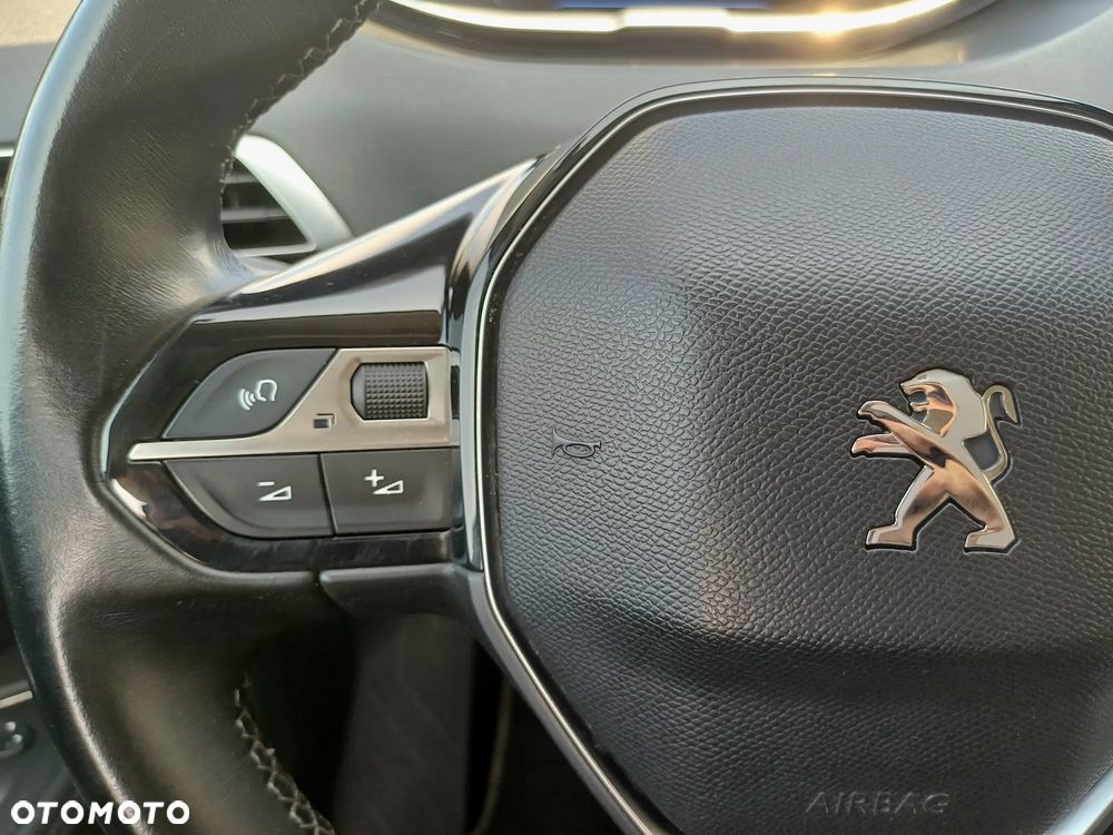 Peugeot 5008 BlueHDi 120 Allure - 21