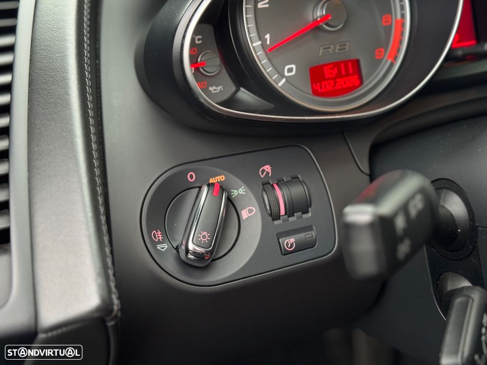 Audi R8 Coupé 4.2 FSI quattro R tronic - 12