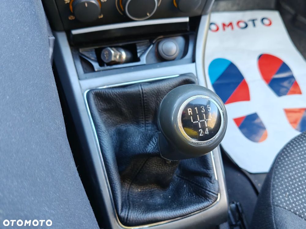 Opel Astra III GTC 1.8 Cosmo - 21