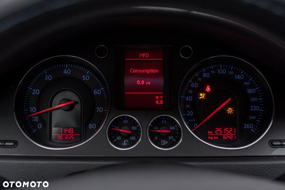 Volkswagen Passat 1.6 FSI Comfortline - 6