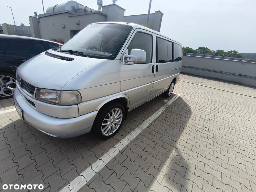 Volkswagen Caravelle Basis / CL - 9