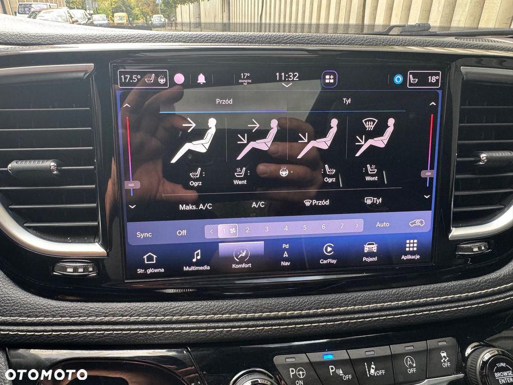 Chrysler Pacifica - 39