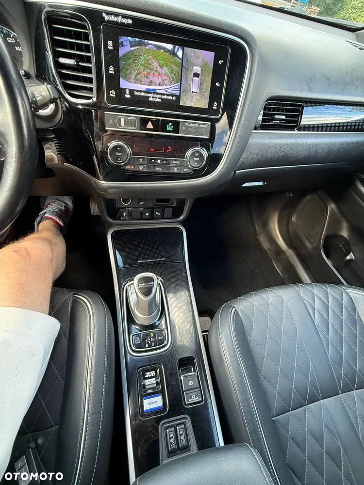 Mitsubishi Outlander PHEV Instyle + - 10