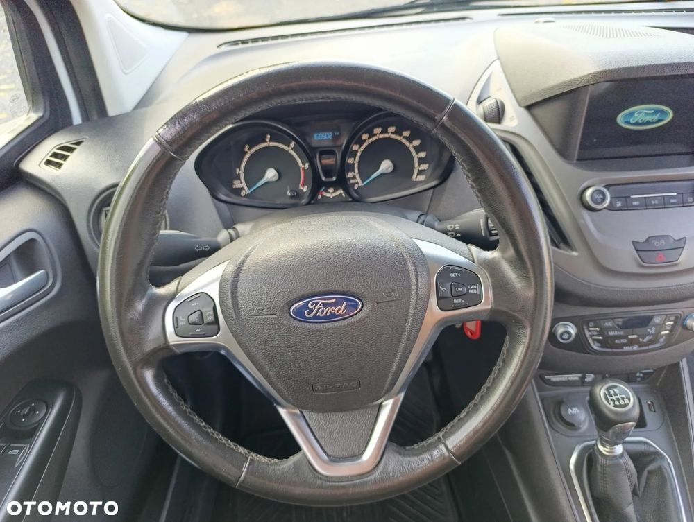 Ford Transit Courier - 17