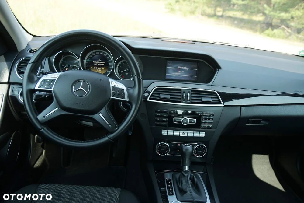Mercedes-Benz Klasa C 180 CGI Automatik BlueEFFICIENCY Elegance - 21