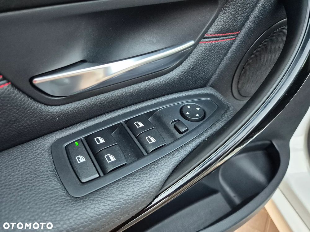 BMW Seria 3 320d Sport Line - 13