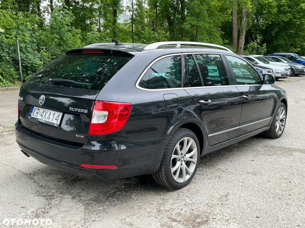 Skoda Superb 2.0 TDI 4x4 Elegance Outdoor DSG - 4