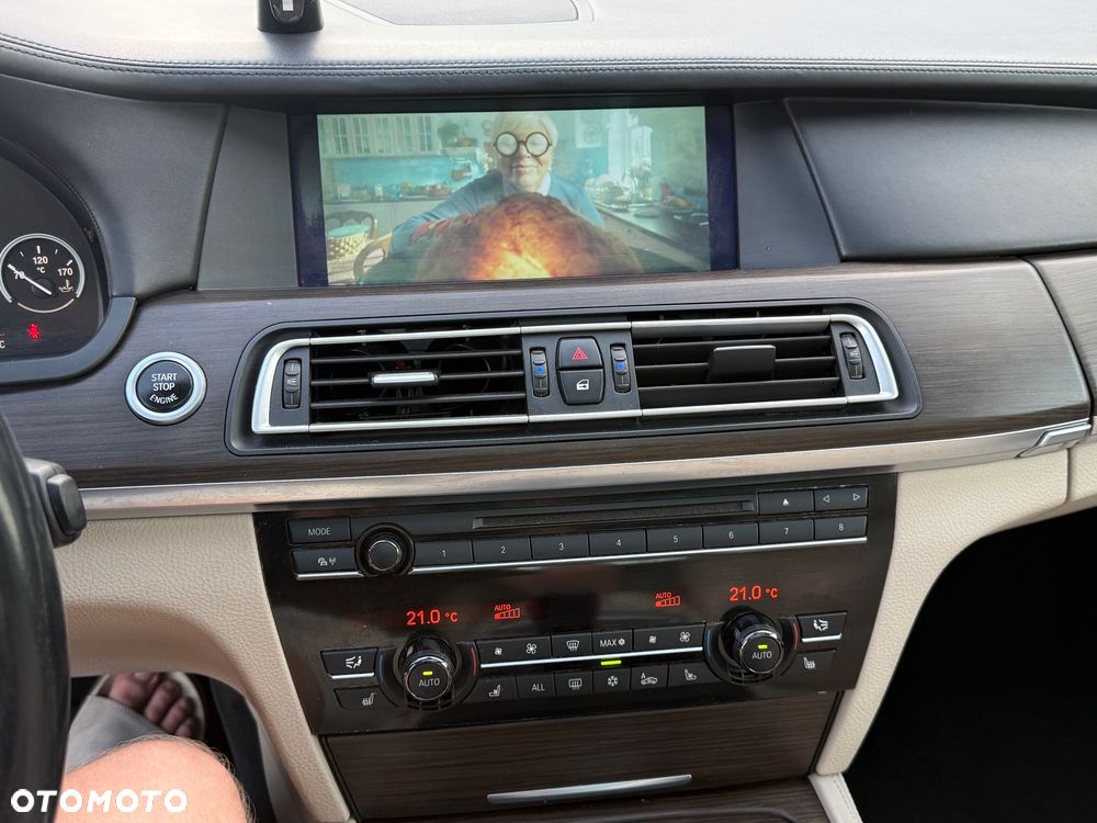 BMW Seria 7 750i xDrive - 20