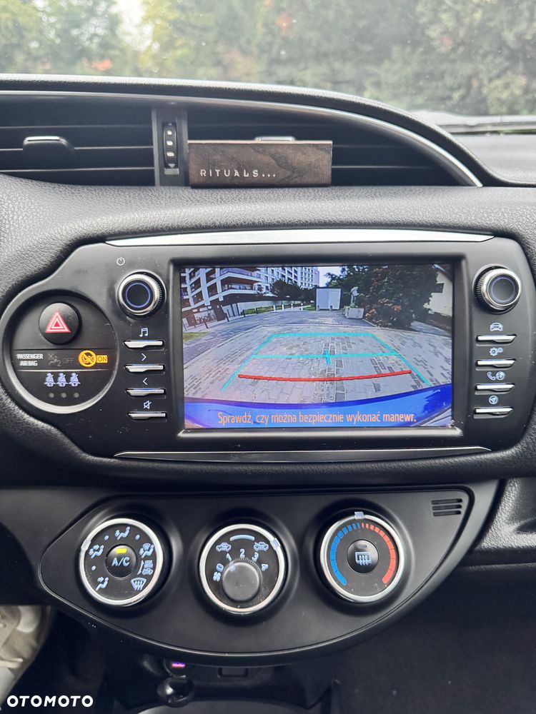 Toyota Yaris 1.5 Premium CVT - 10