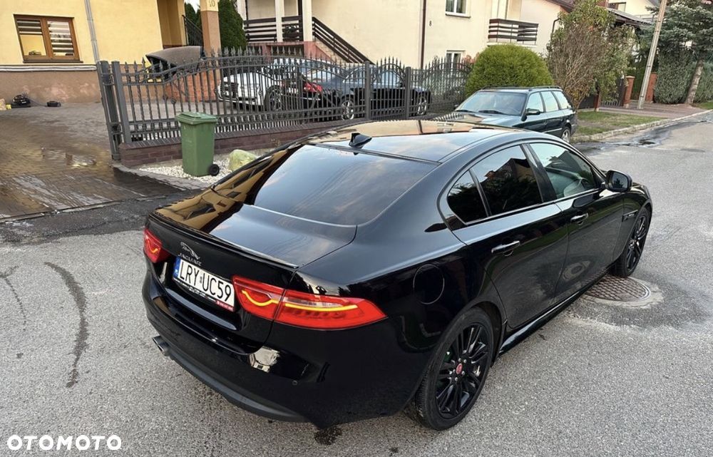 Jaguar XE 2.0 D R-Sport - 12