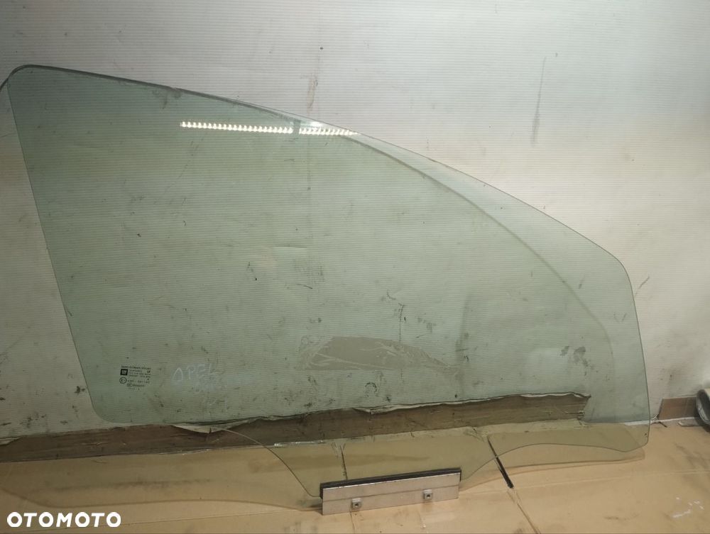 SZYBA BOCZNA PRAWA PRZEDNIA DRZWI OPEL CORSA D 1.0 - 3