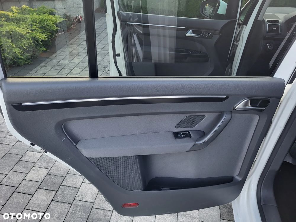 Volkswagen Touran 2.0 TDI Trendline DSG - 21