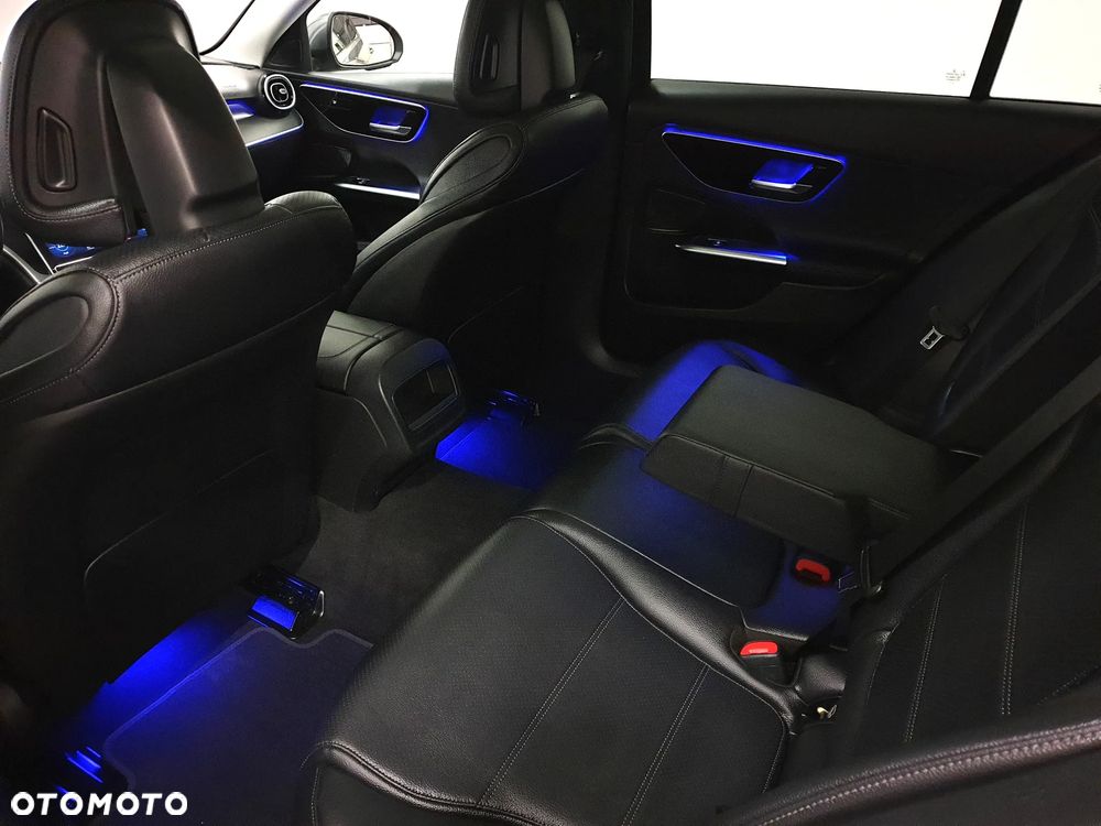 Mercedes-Benz Klasa C 220 d 4Matic 9G-TRONIC AMG Line - 29