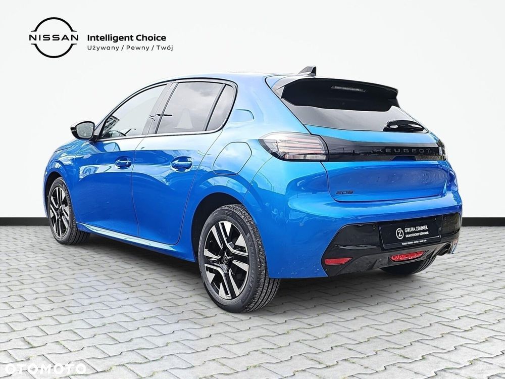 Peugeot 208 - 8