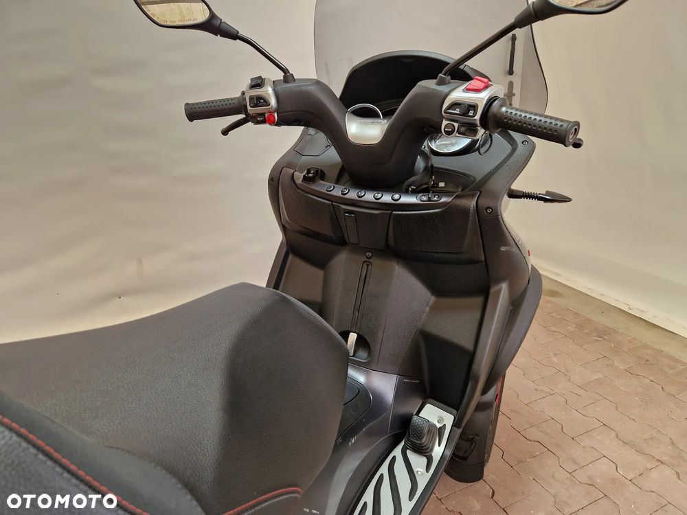Piaggio MP-3 - 25
