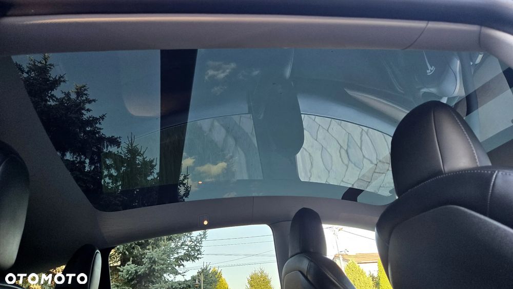 Tesla Model Y Long Range Dual Motor AWD - 13