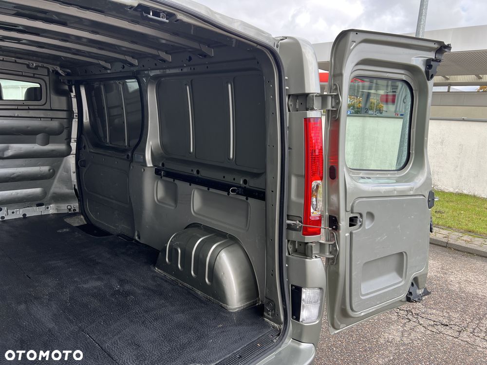 Opel Vivaro LONG - 28