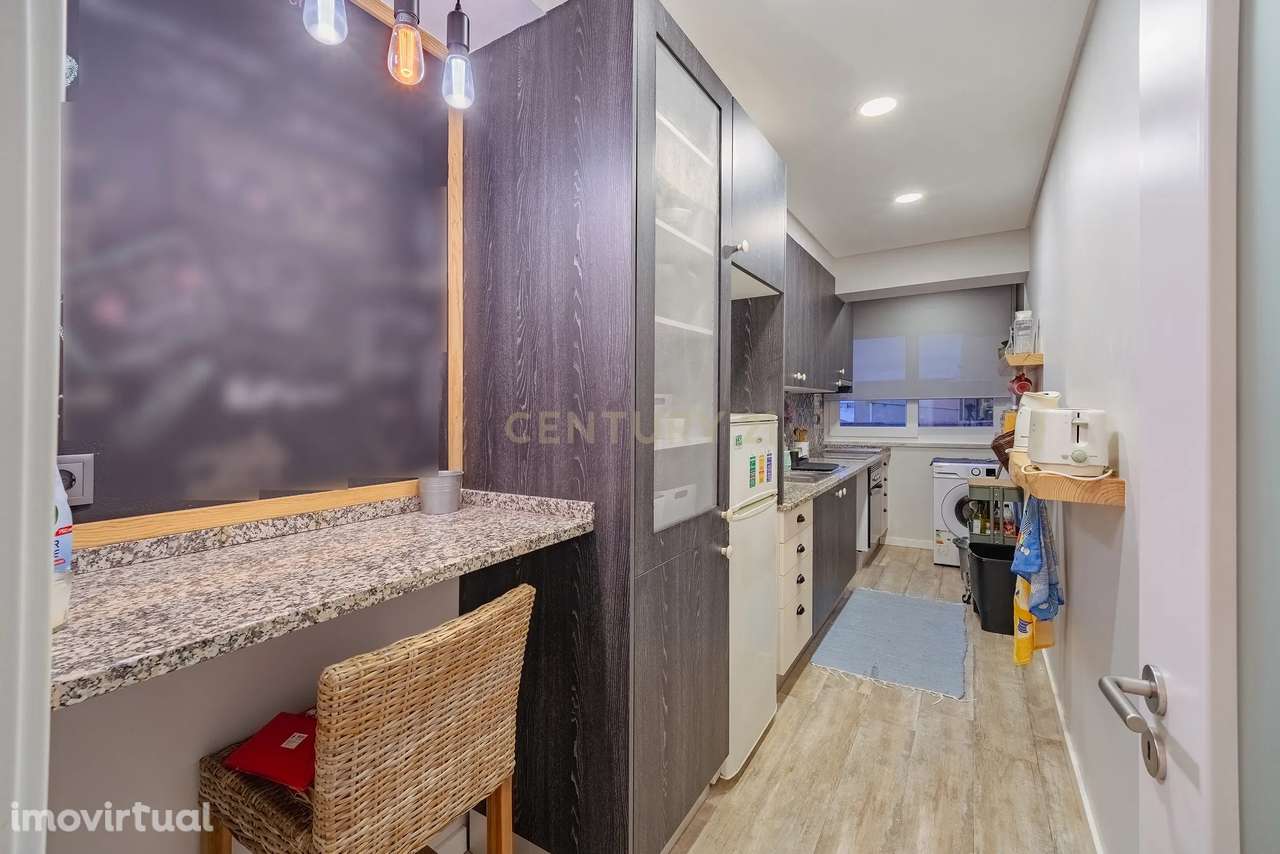 Apartamento T3 remodelado e mobilado para arrendamento no Feijó - Grande imagem: 4/36