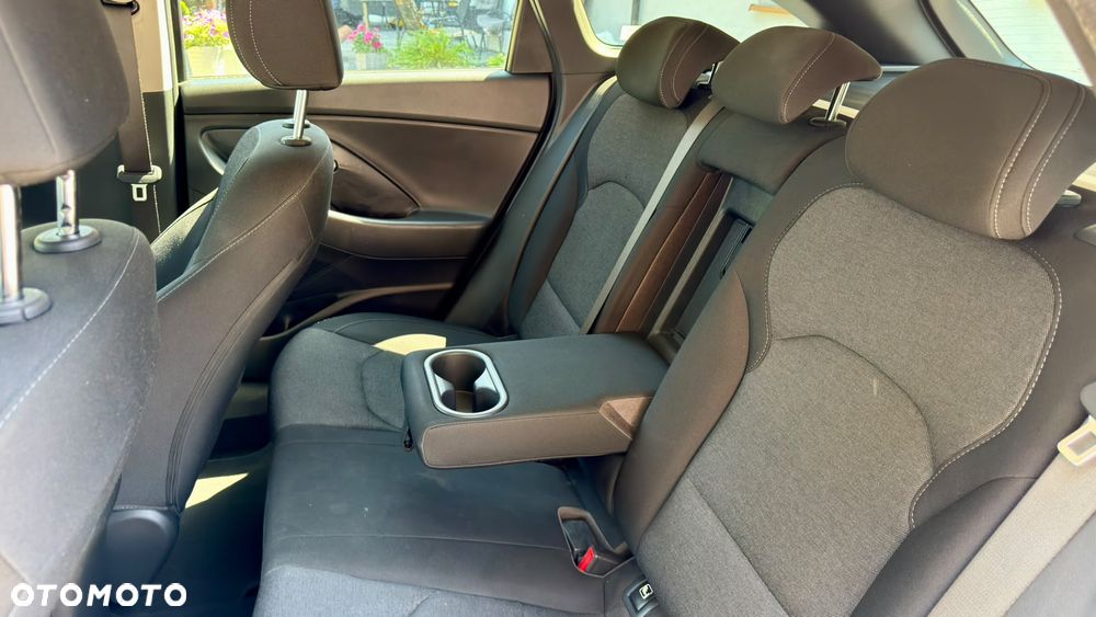 Hyundai i30 1.6 D Comfort DCT - 35