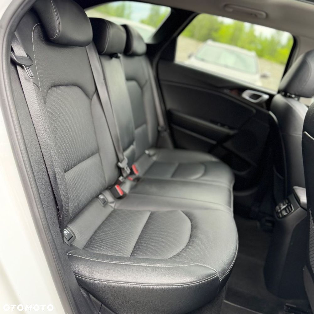 Kia Ceed - 36