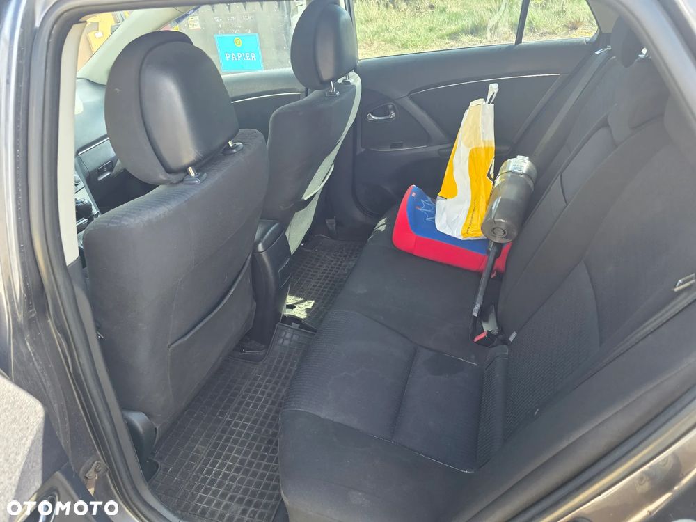 Toyota Avensis 2.0 D-4D - 10