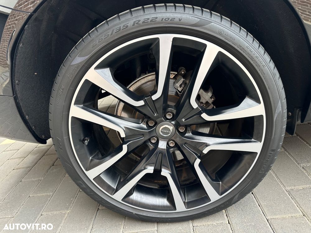 Volvo XC 60 B4 MHEV AT AWD Ultimate Dark - 33