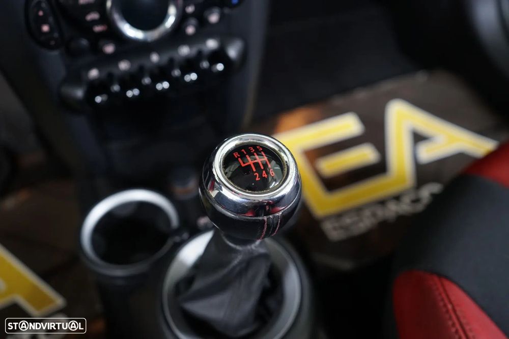 MINI 3 Portas One D - 23