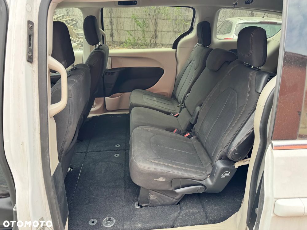 Chrysler Pacifica - 8